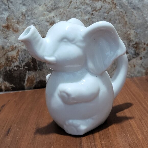 Vintage White Pottery Ceramic Elephant Creamer Pitcher - Picture 10 of 12